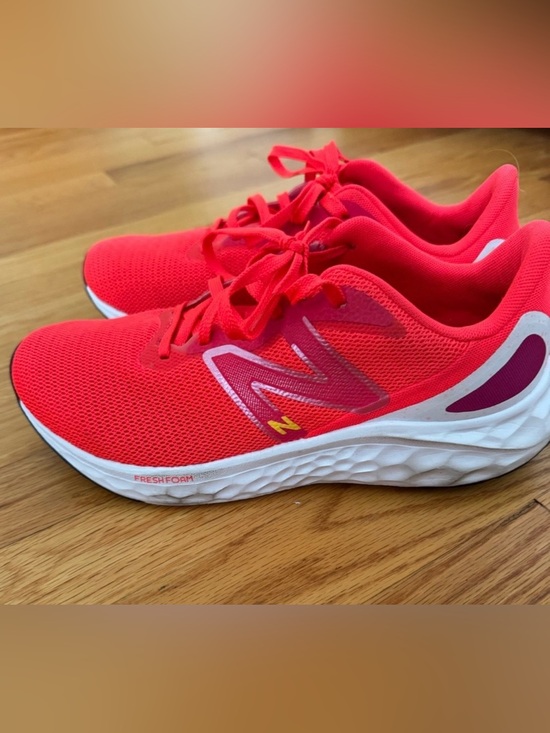 New Balance Shoes - New Balance- Women's Fresh Foam Lightweight Arishi Sneakers. Size 9